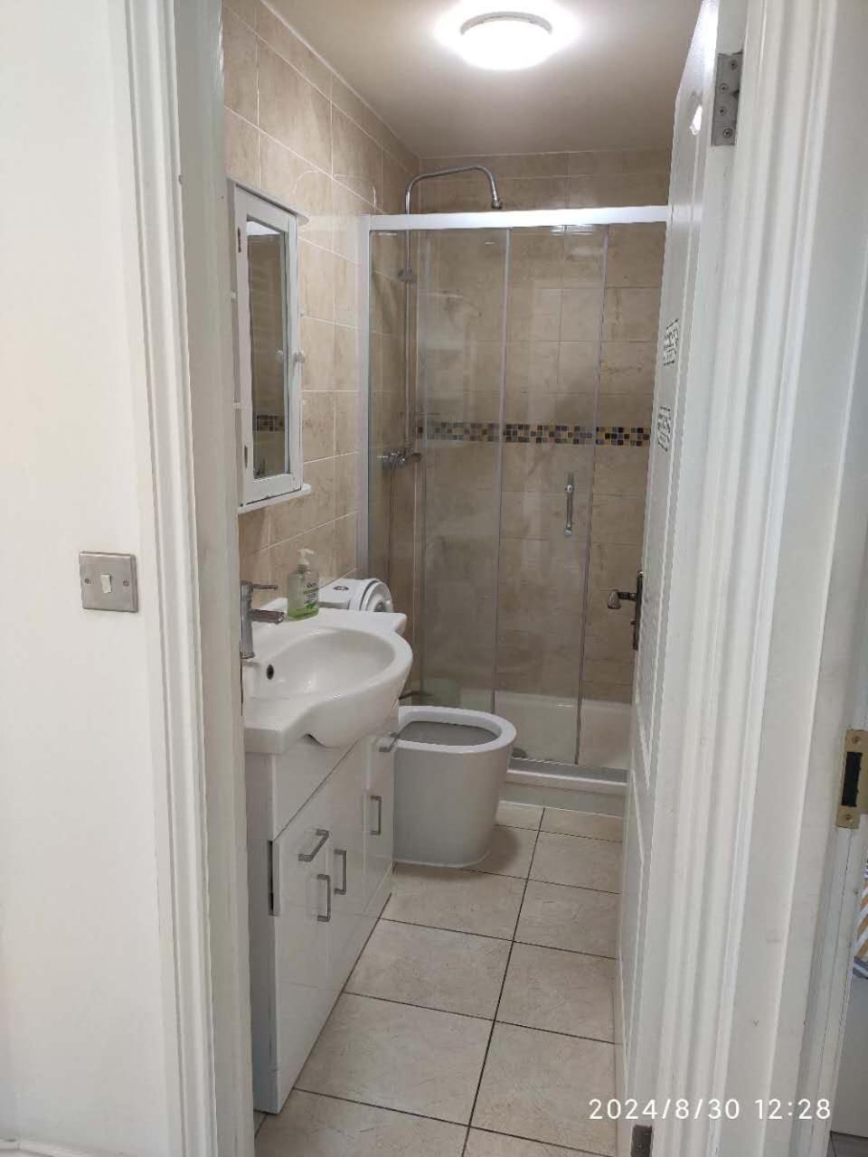 Comfort Spacious Double In Chingford, London 1 Homestay
