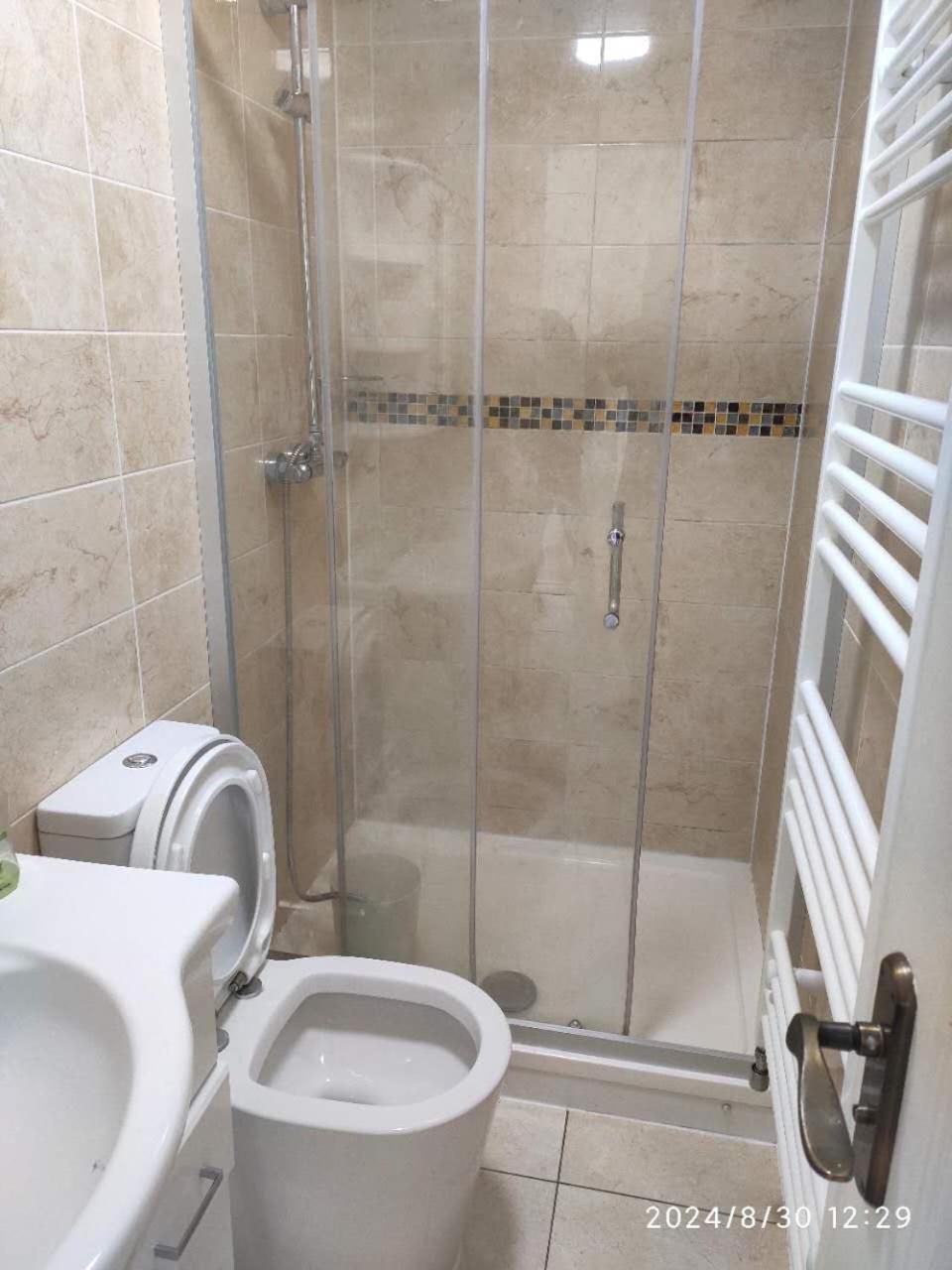 Comfort Spacious Double In Chingford, London 1 Homestay Waltham Forest